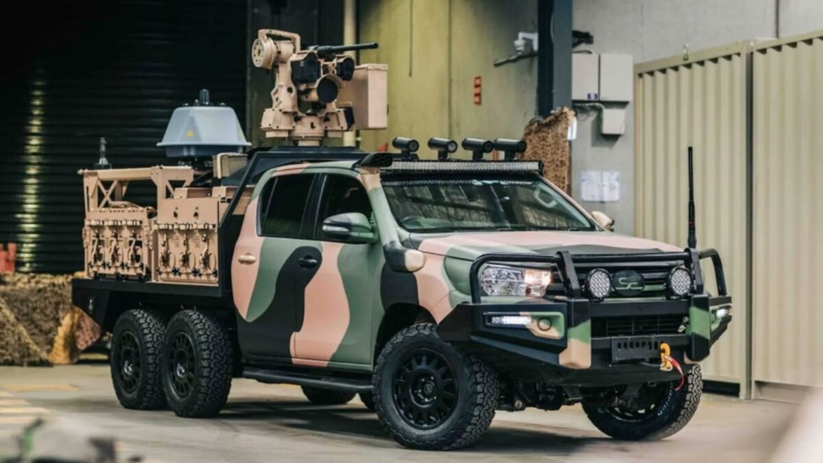 Modifikasi Toyota Hilux Jadi Kendaraan Militer Siap Tempur