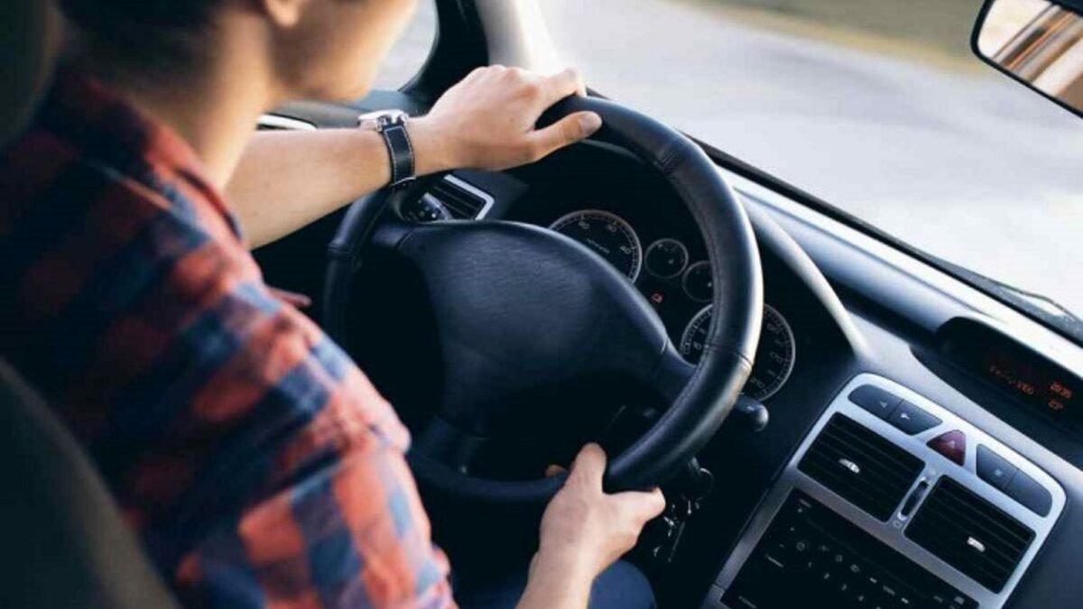 Cara Bawa Mobil Manual & Tips Mempelajarinya Untuk Kaum Perempuan