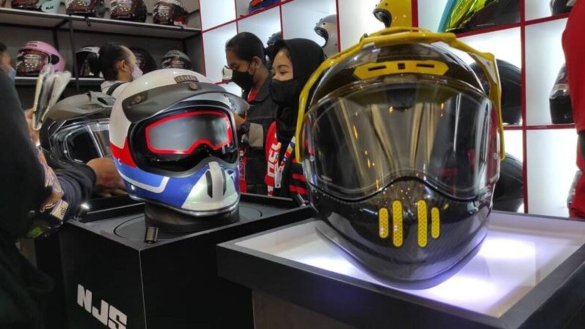 NJS Helmet Luncurkan Dua Helm Berbahan Karbon Di IMOS 2024