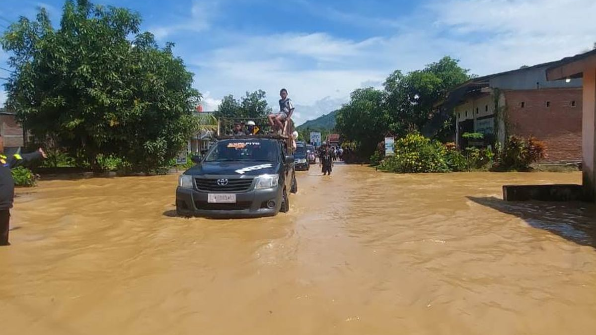 Bahaya Terobos Banjir: Risiko Kerusakan Mobil Matik yang Perlu Diketahui